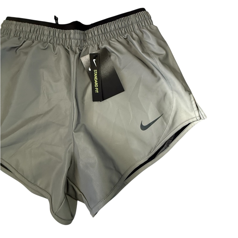 NWT Nike Women’s Tempo Luxe Run Division Reflective Shorts - Size XS - Picture 6 of 7